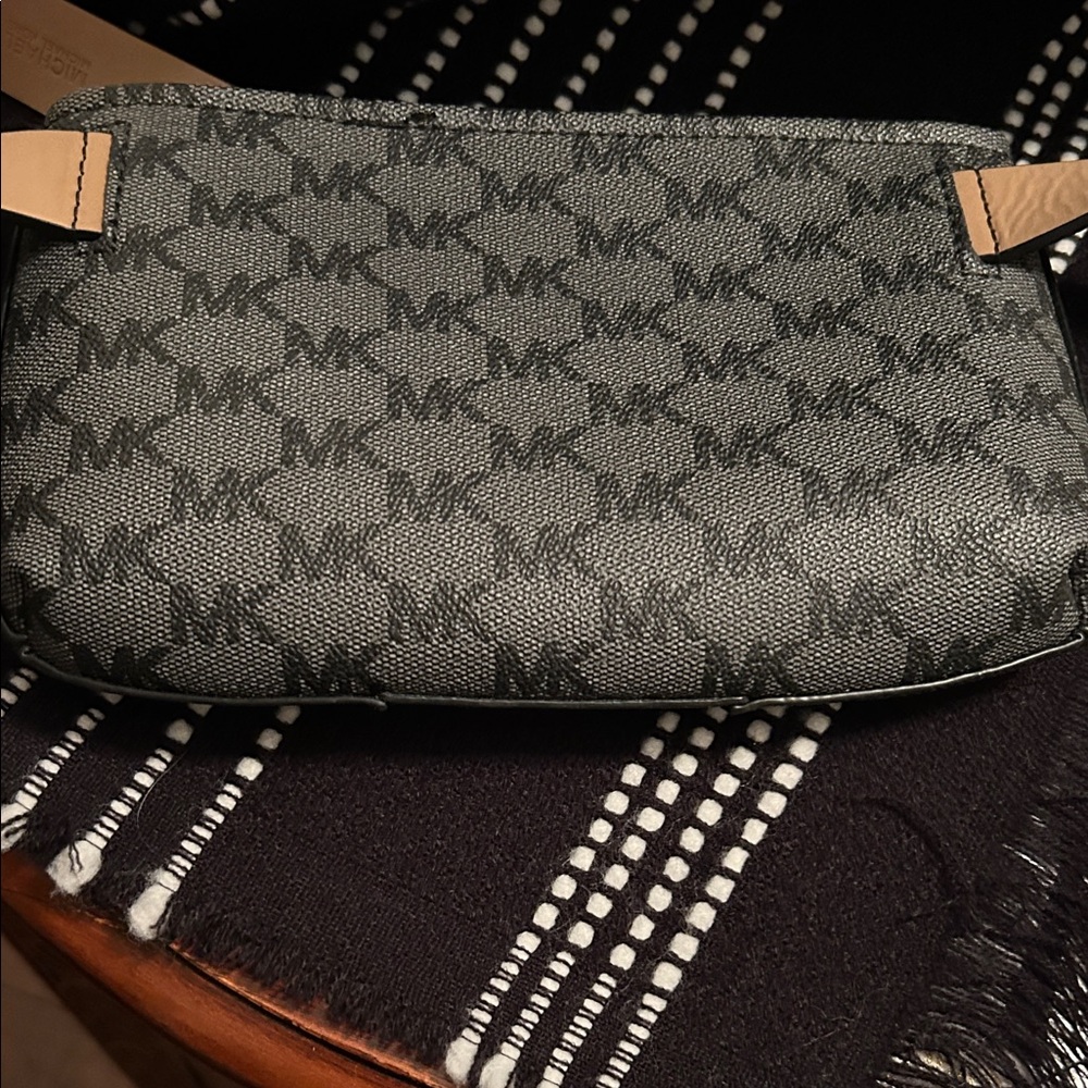 Michael Kors Black Patterned Crossbody Belt bag - Picture 7 of 16